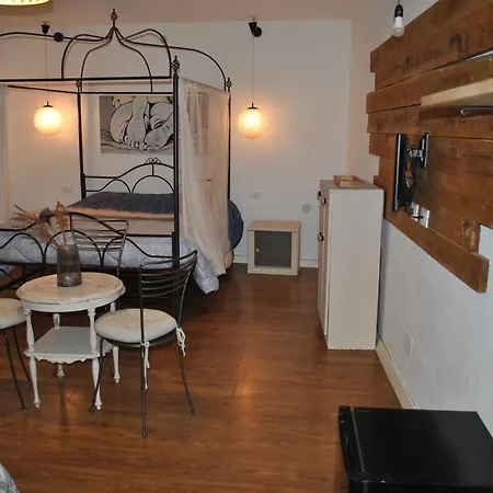 La Morra Guest house *